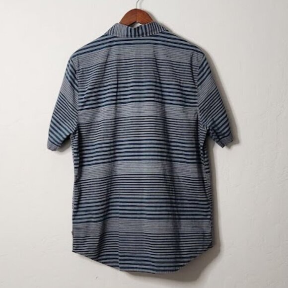 North Face Men's Short Sleeve Button-Down Shirt Size Large - Picture 3 of 4